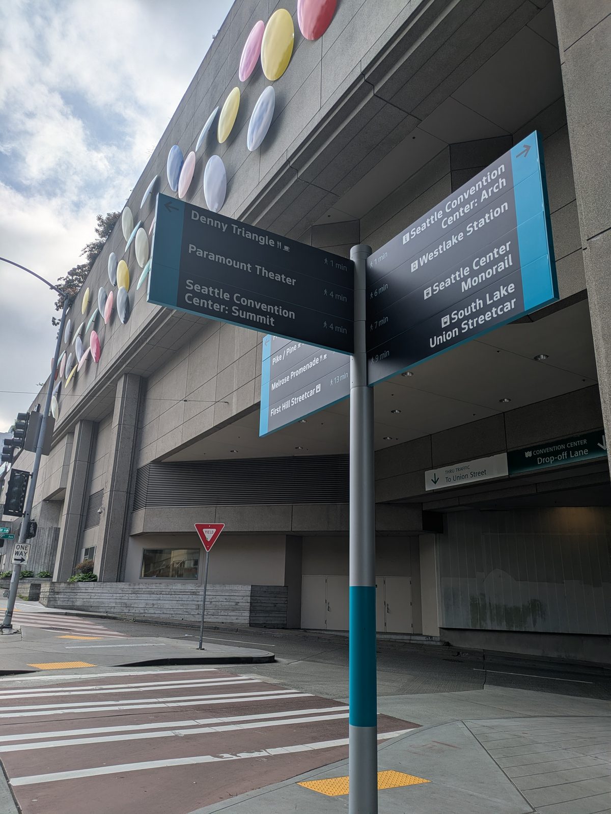 Wayfinding kiosk at Pike and 8th, with the Arch building behind